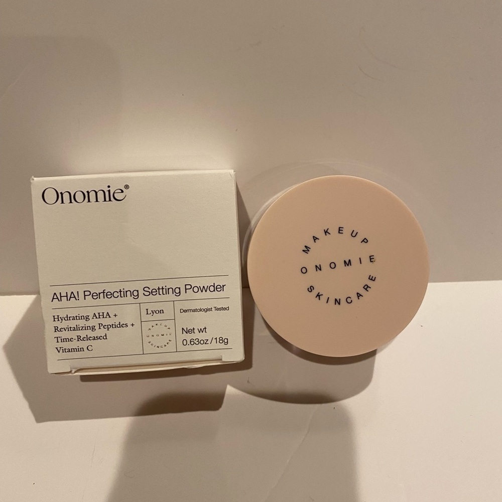 NWT ONOMIE AHA PERFECTING SETTING POWDER WOMENS MAKE UP​​​​​​​​